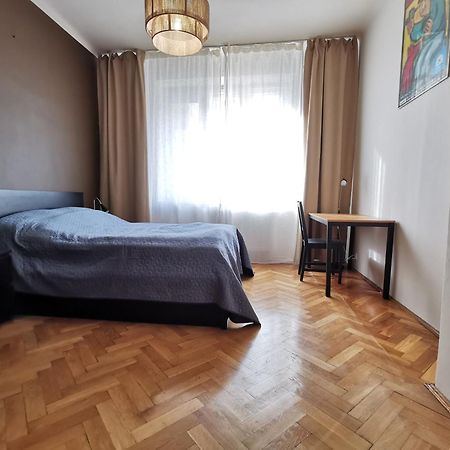 Cozy Spacious Apartment With Balcony Краков Экстерьер фото