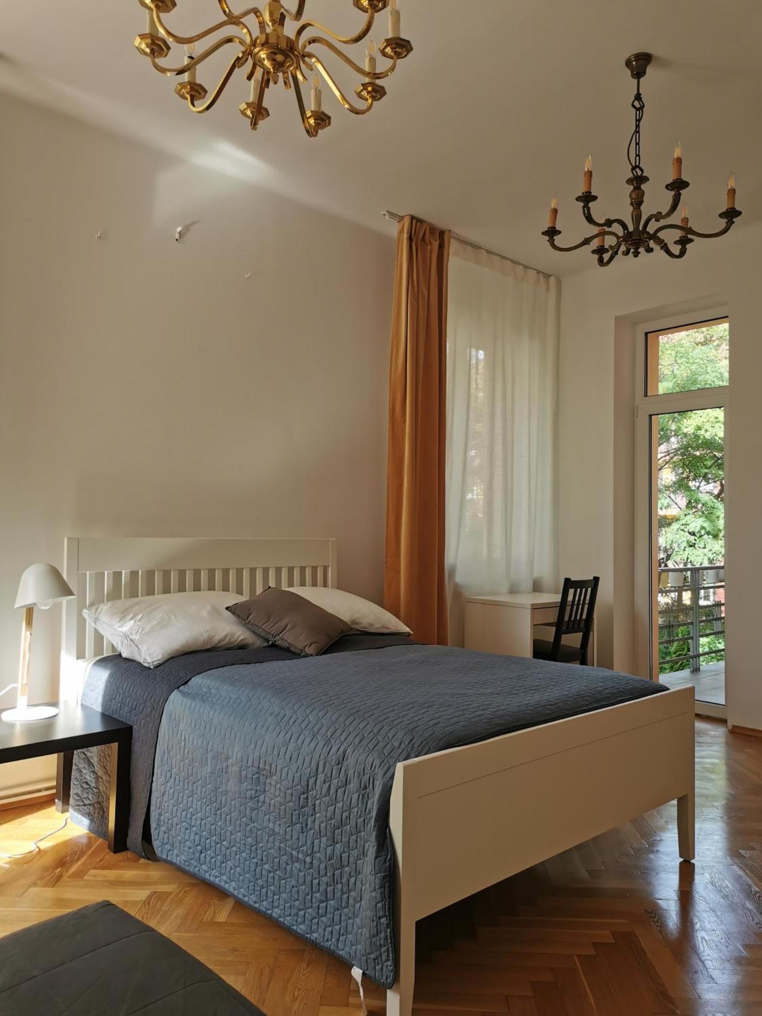 Cozy Spacious Apartment With Balcony Краков Экстерьер фото