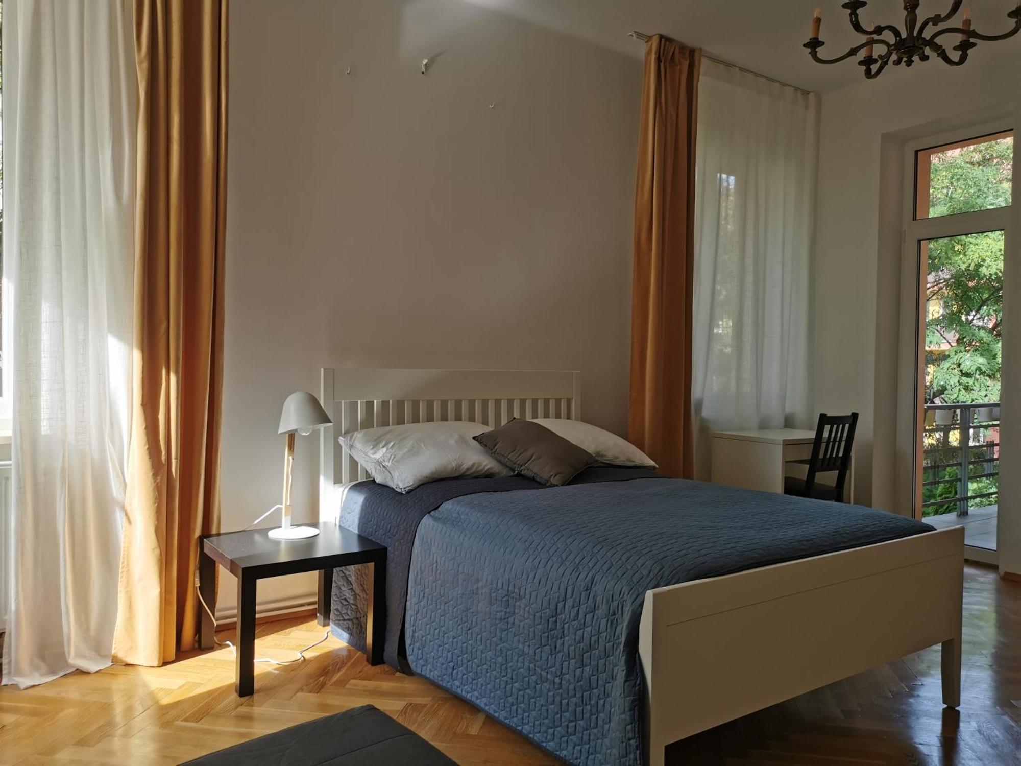 Cozy Spacious Apartment With Balcony Краков Экстерьер фото